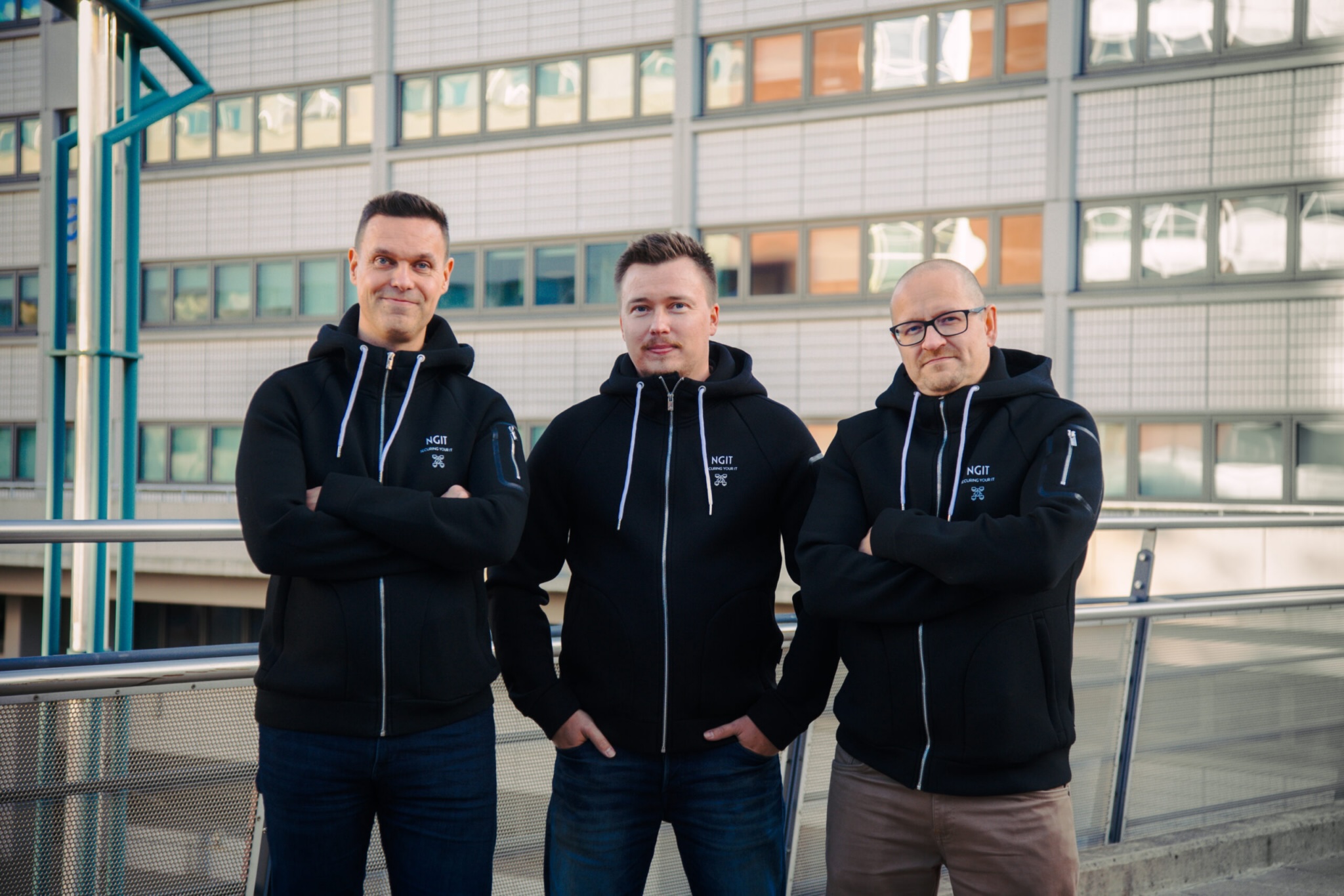 NGIT Oy:n kolme pääosakasta valokuvassa.